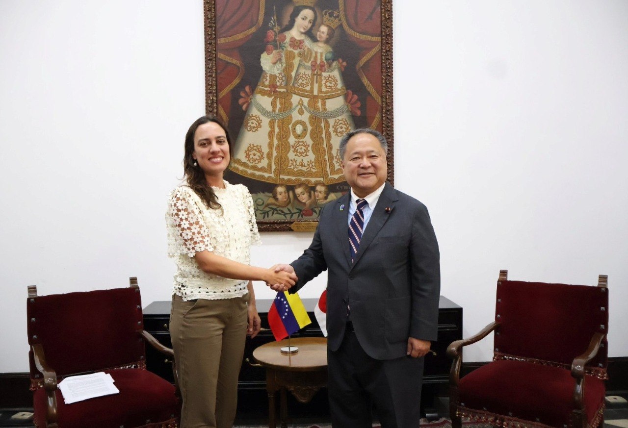 Viceministra Corao se reúne con concejal japonés Masato Yokoyama