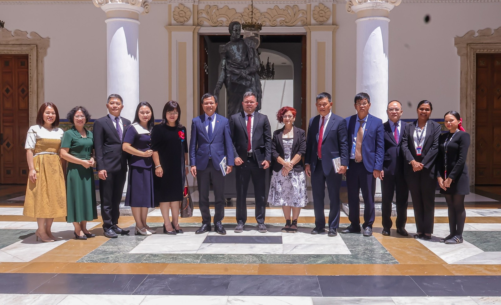 Venezuela y Vietnam consolidan alianza comunicacional e intercambio cultural