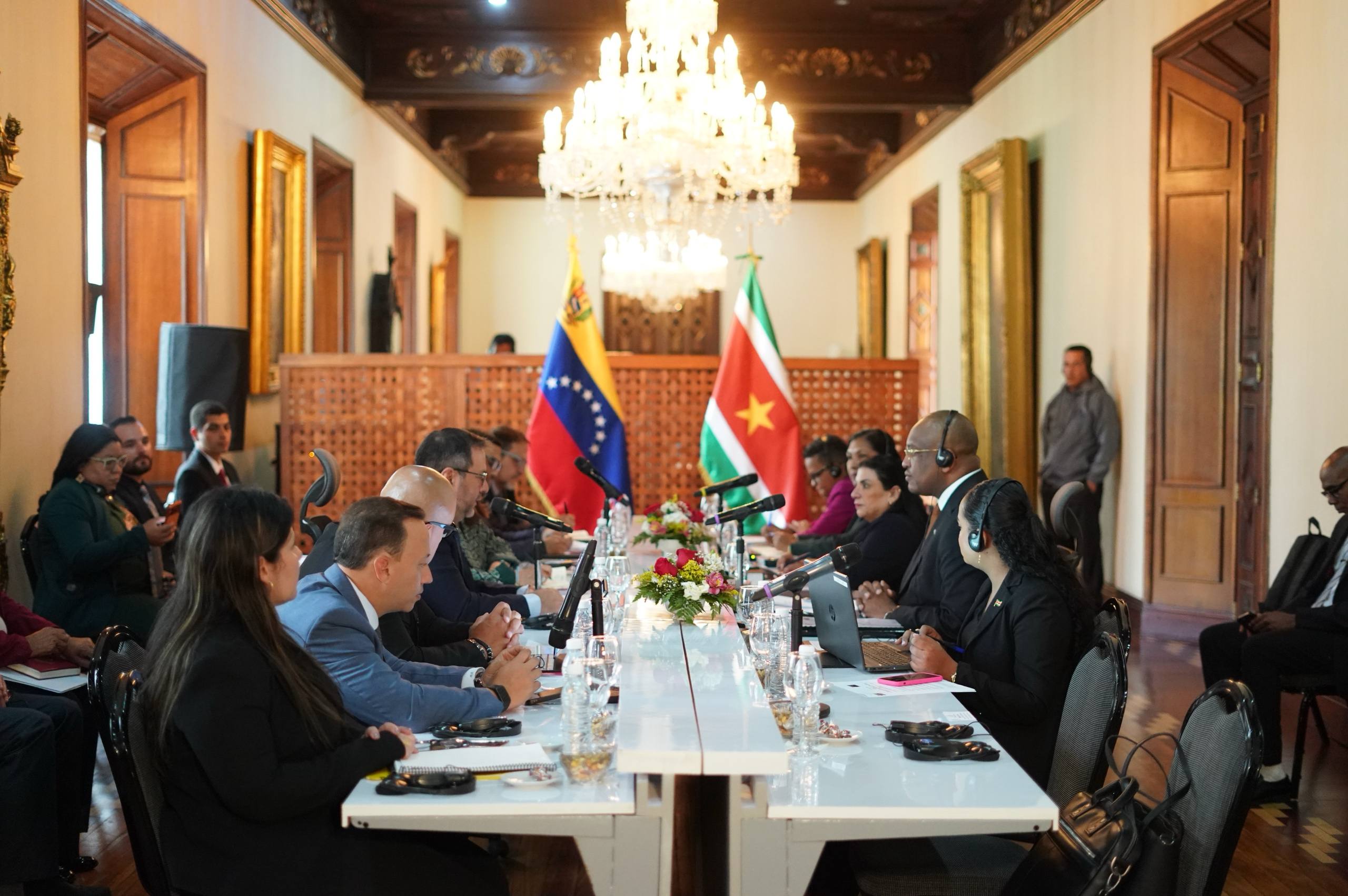 Venezuela y Suriname afianzan lazos de cooperación bilateral