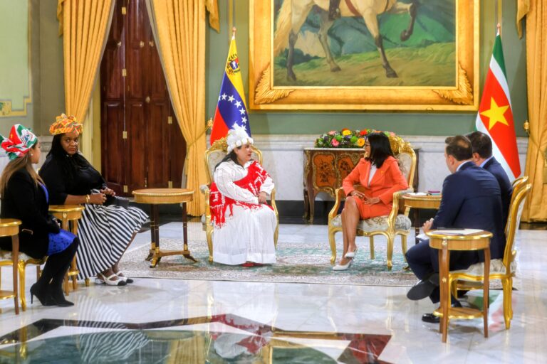 Presidenta Encargada recibió Cartas Credenciales de la nueva embajadora de Suriname