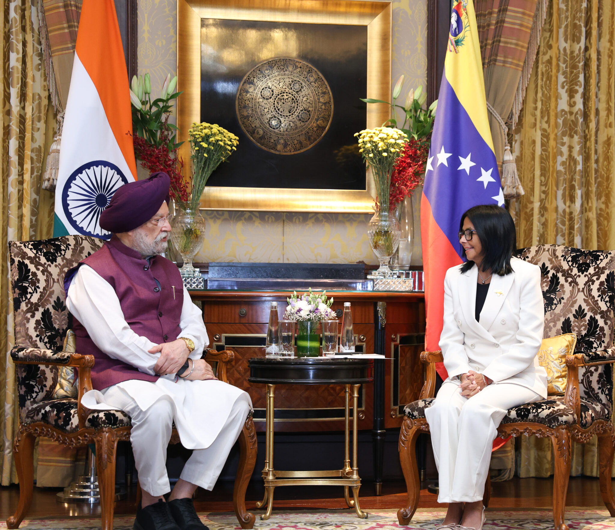 Venezuela e India sostienen encuentro para explorar complementariedades en el sector petrolero
