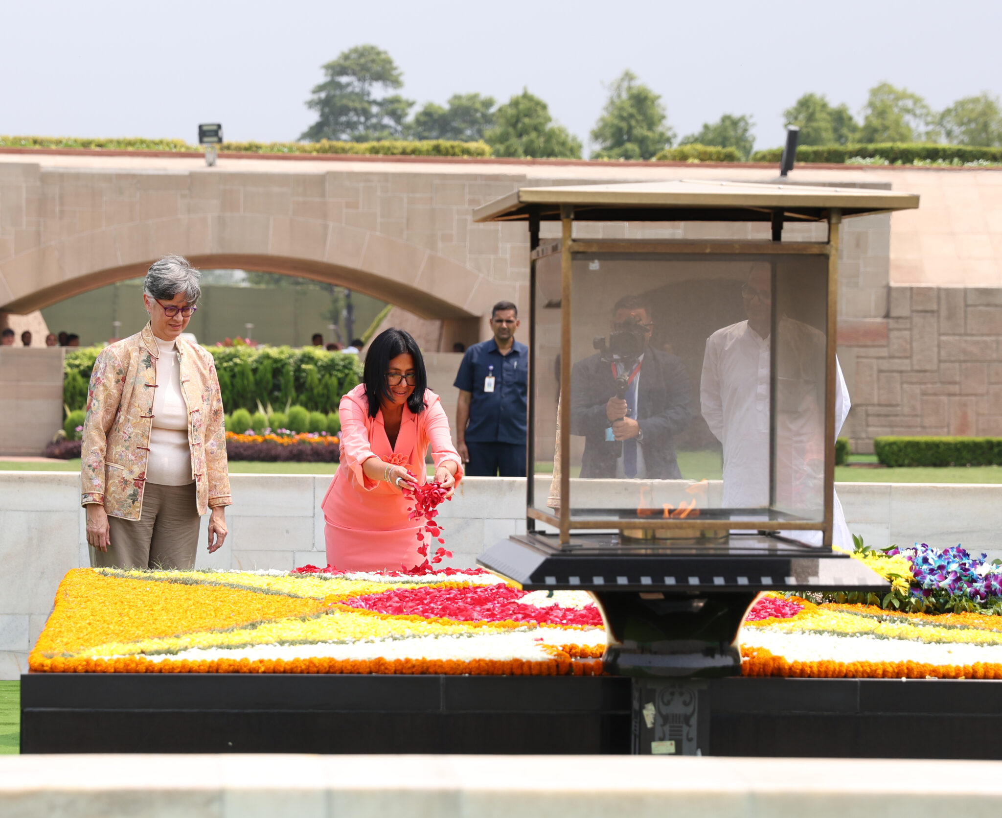 Presidenta (E) Delcy Rodríguez lidera acto solemne en memoria del líder histórico Mahatma Gandhi en Nueva Delhi