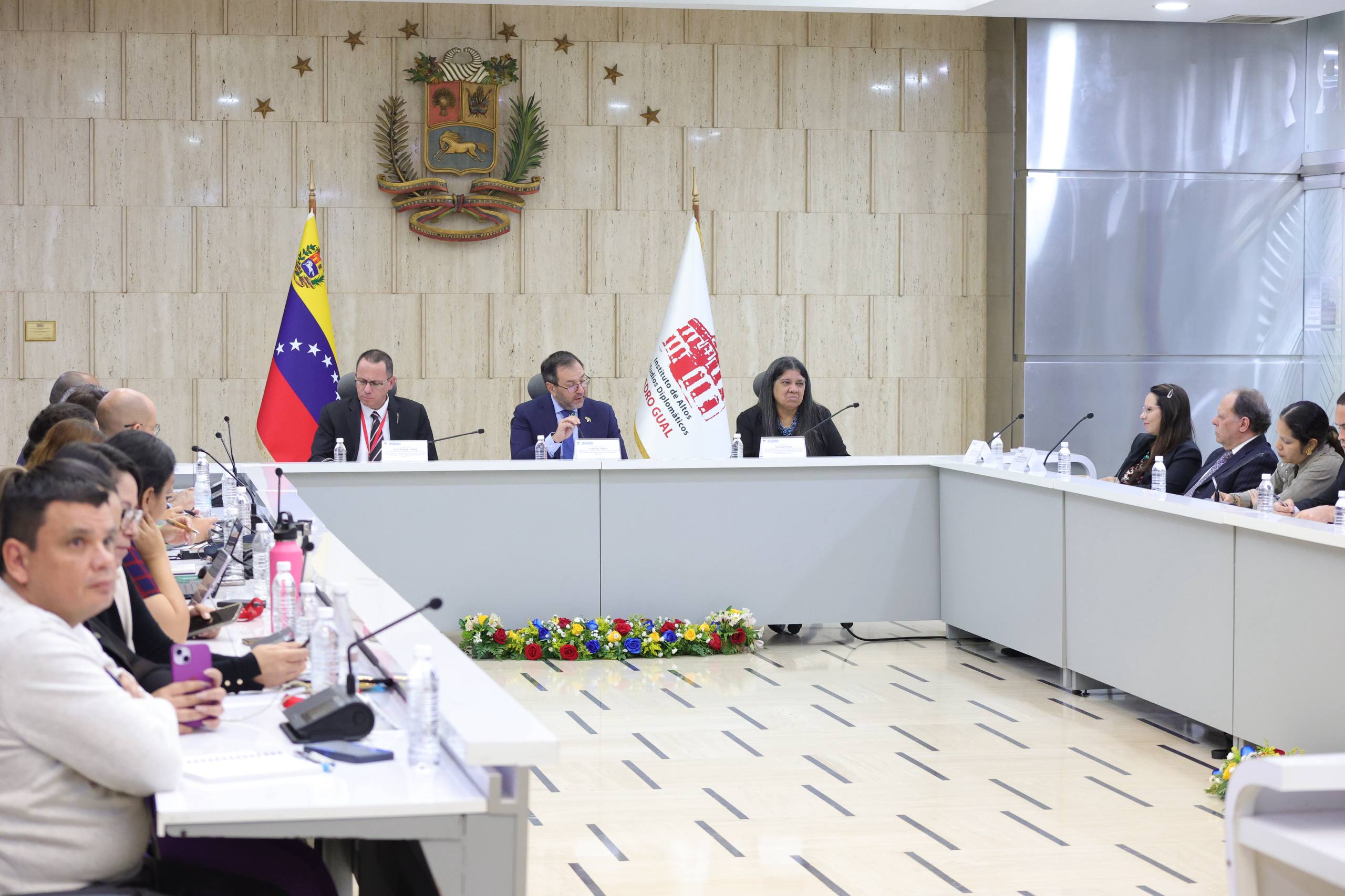 Venezuela fortalece su estrategia diplomática con Curso de Negociaciones Multilaterales