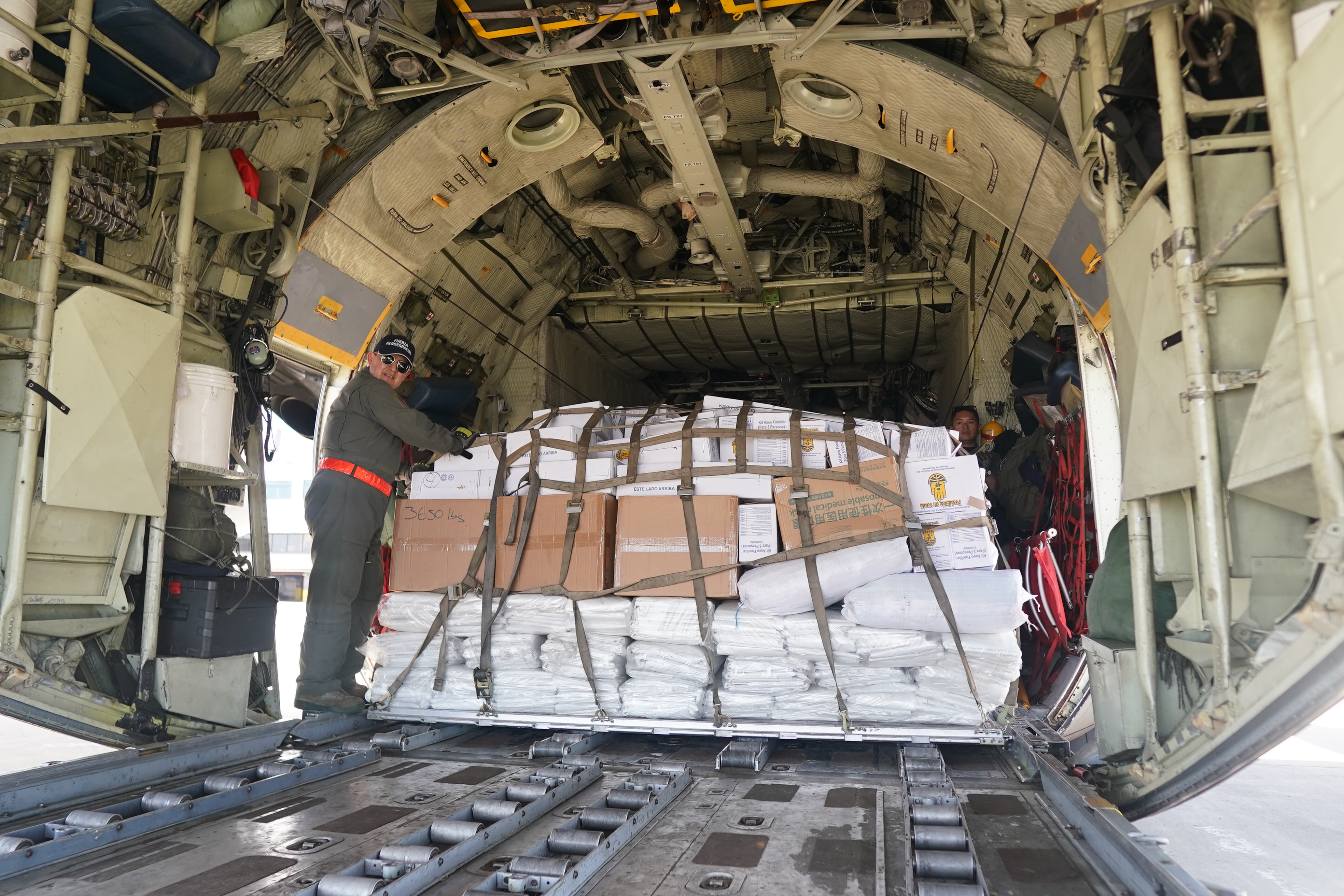 Venezuela recibe cuarto vuelo con ayuda humanitaria de Colombia