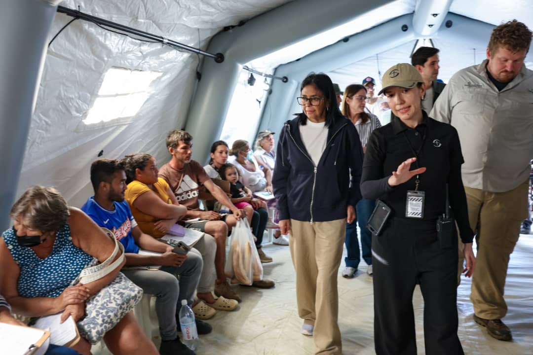 Presidenta (E) Delcy Rodríguez recorre hospital de campaña Samaritan’s Purse