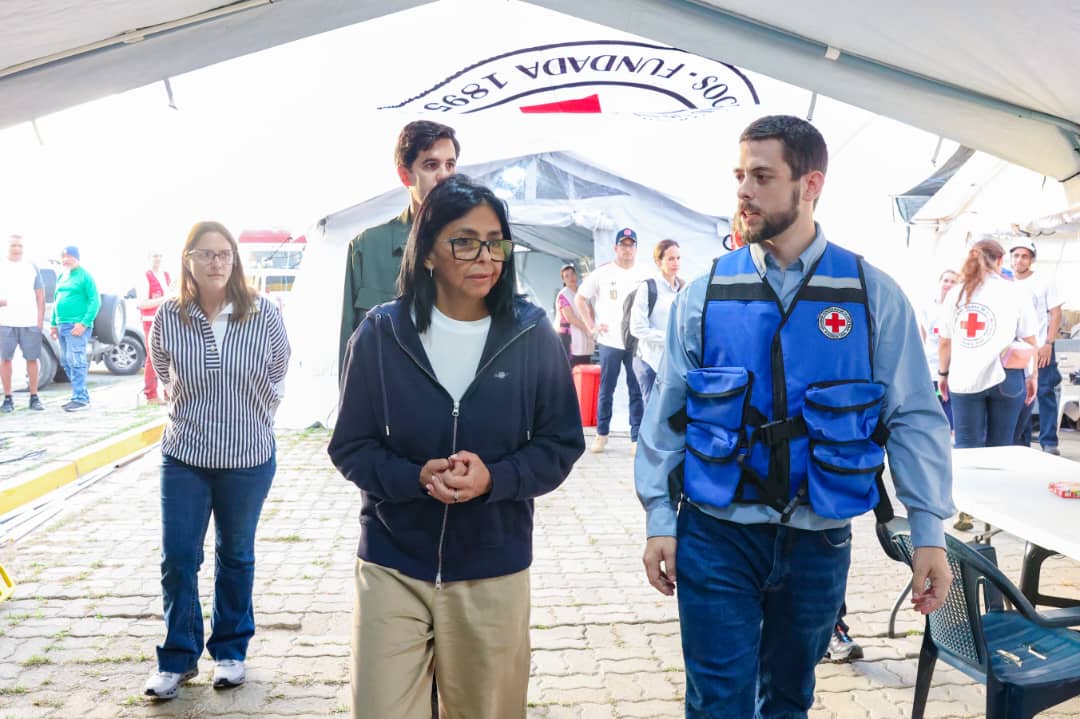Mandataria Nacional (E) recorre hospital de campaña de la Cruz Roja en La Guaira