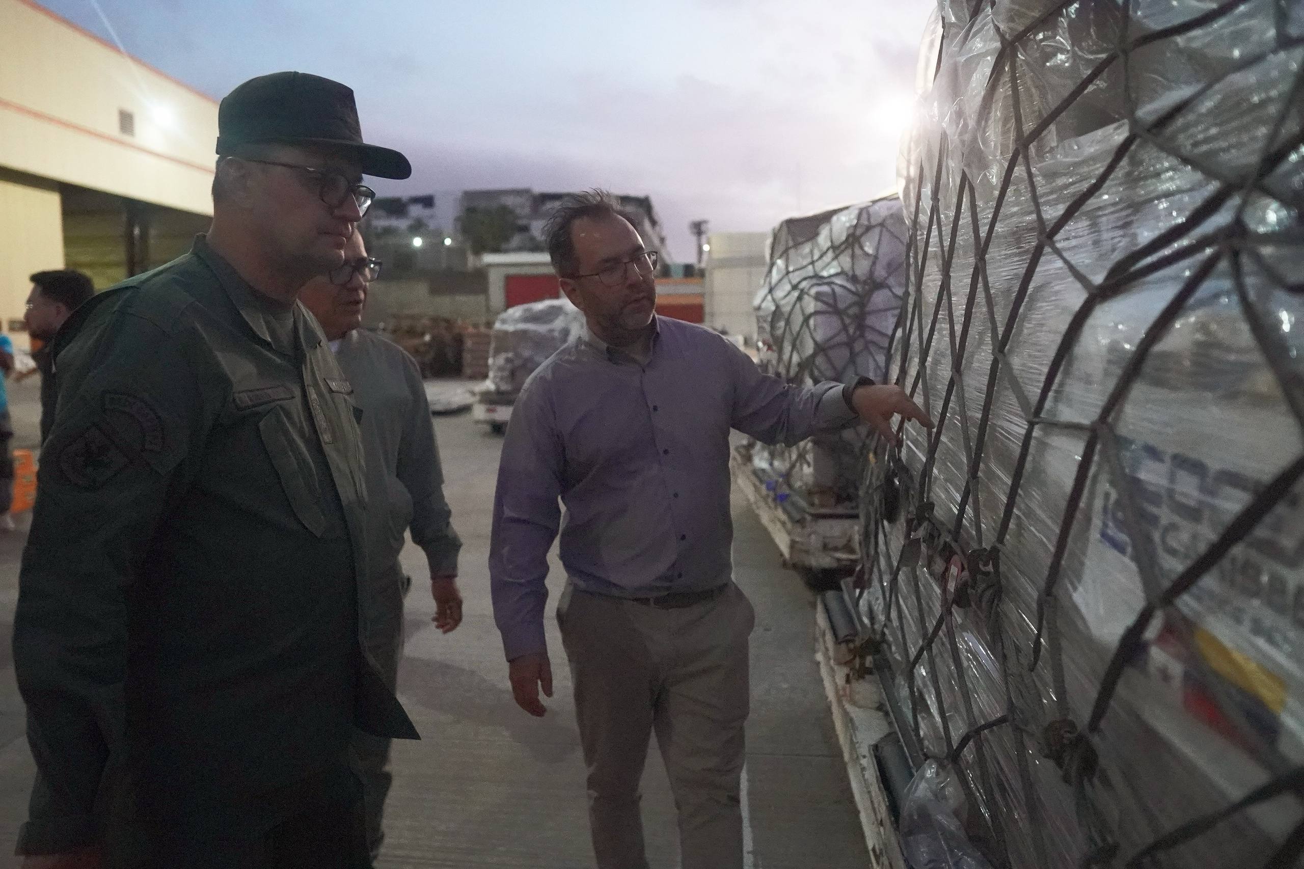 Canciller Yván Gil supervisa la recepción de más de 2.000 toneladas de ayuda internacional tras el doblete sísmico