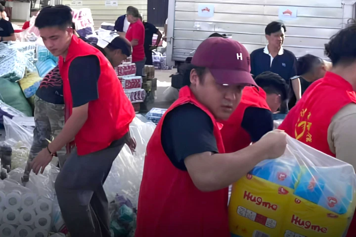 Empresas chinas en Venezuela apoyan labores de socorro con maquinarias y donativos