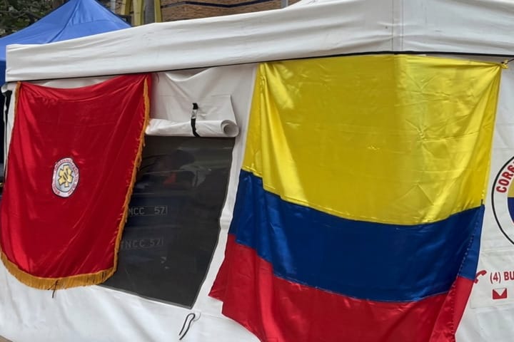 Rescatistas colombianos mantienen apoyo médico a afectados por sismos