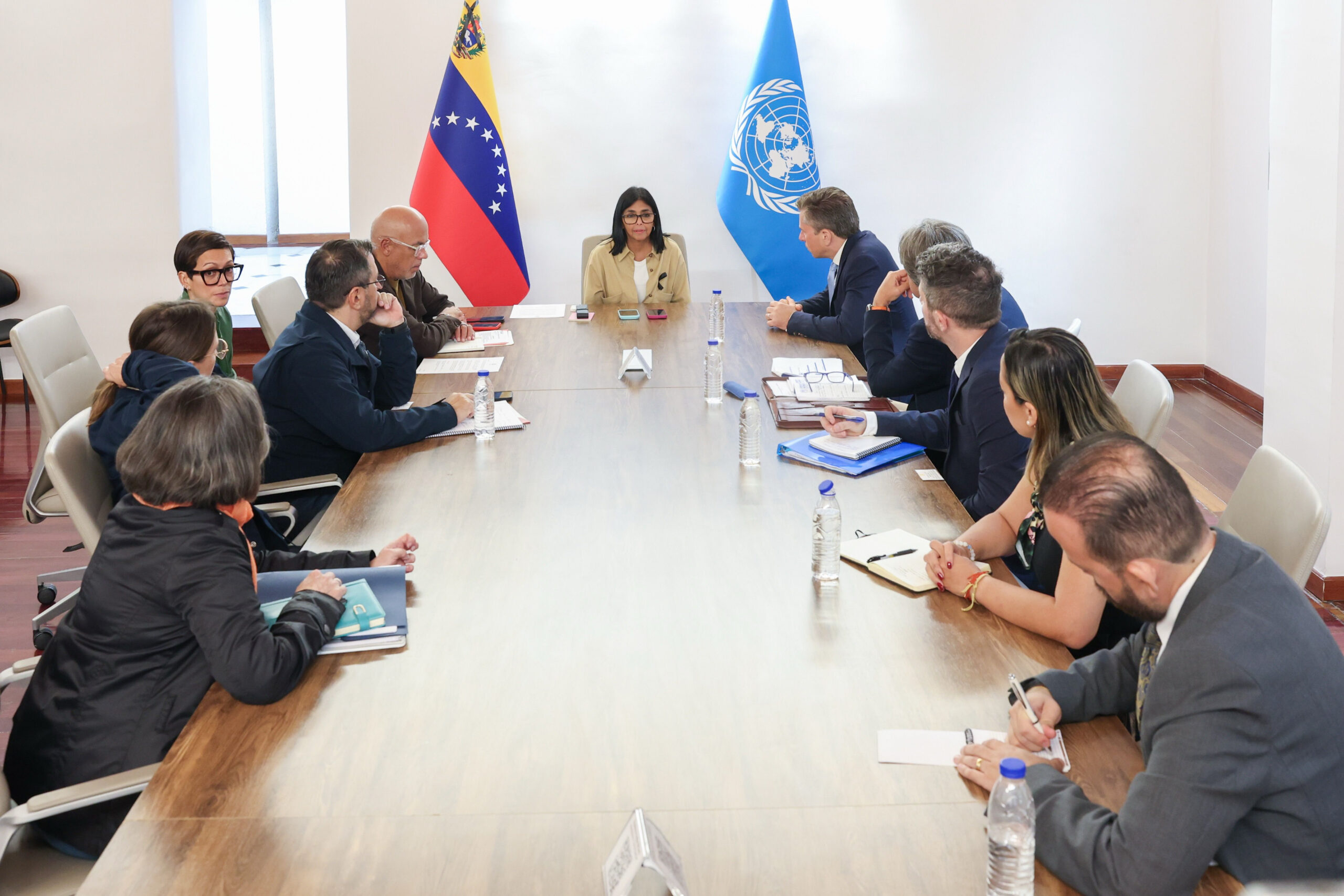 Presidenta (E) Delcy Rodríguez sostiene reunión con subsecretario general de la ONU frente a emergencia por terremotos
