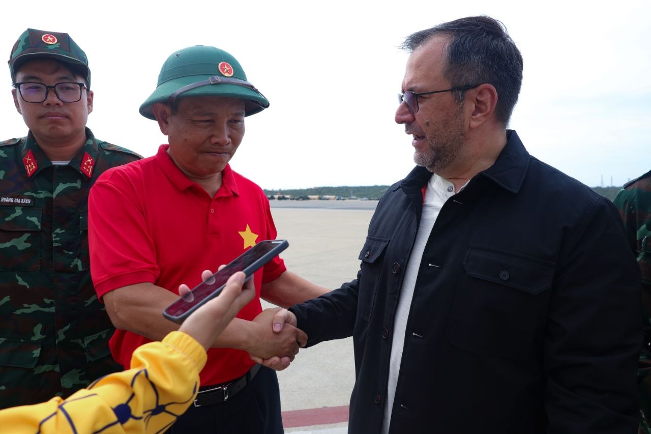 Canciller Yván Gil agradece a misión humanitaria de Vietnam que participó en labores de rescate  
