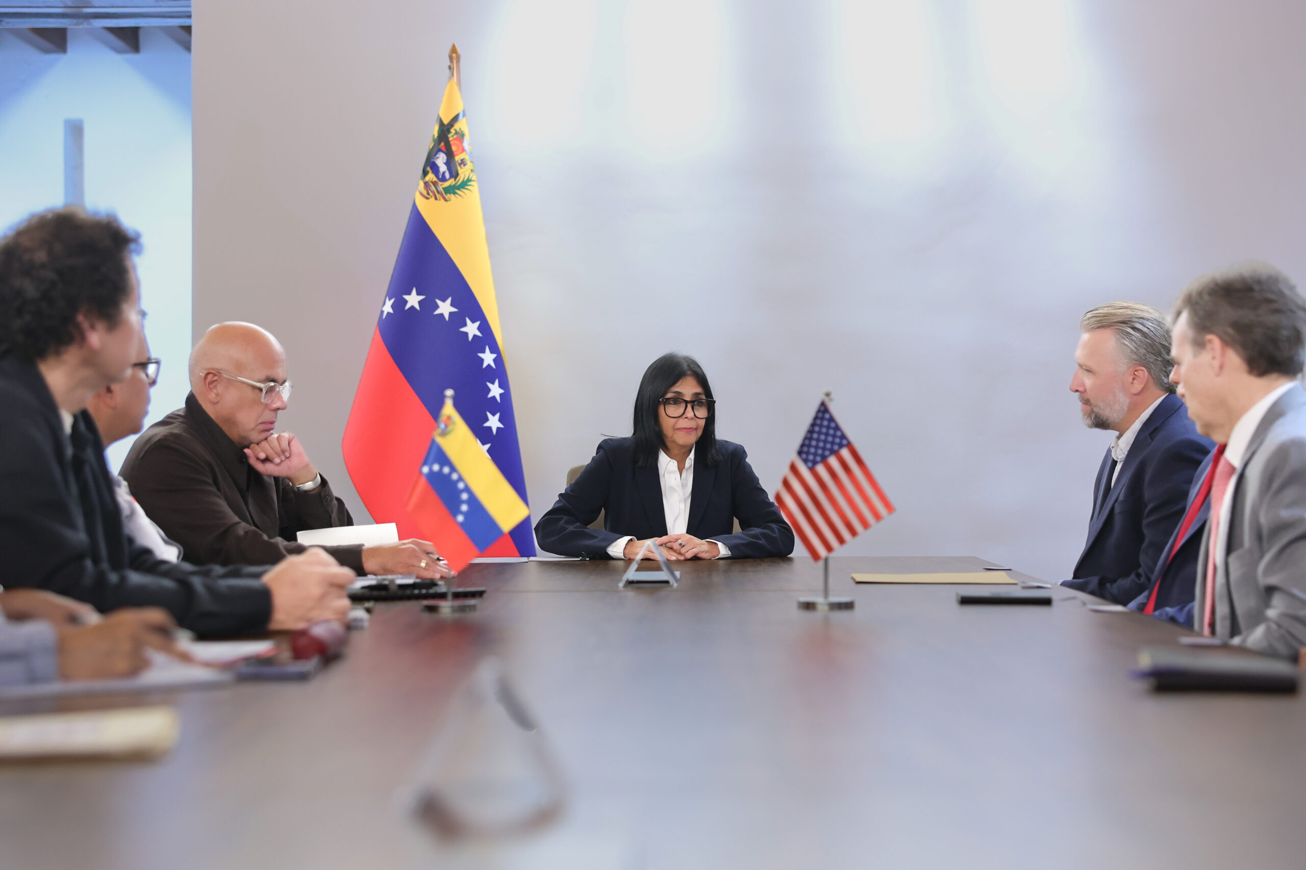 Presidenta (E) Delcy Rodríguez evalúa agenda de cooperación con subsecretario de Agricultura de EEUU