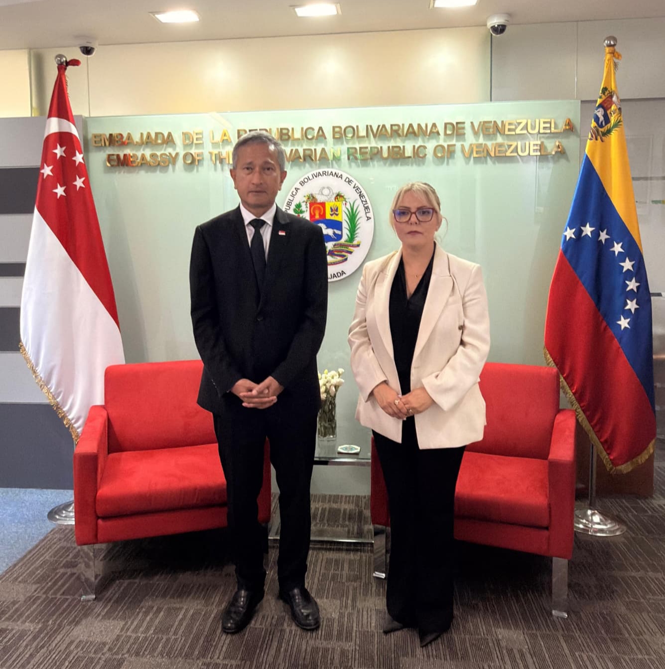 Ministro de Relaciones Exteriores de Singapur firma libro de condolencias por víctimas de sismos en Venezuela