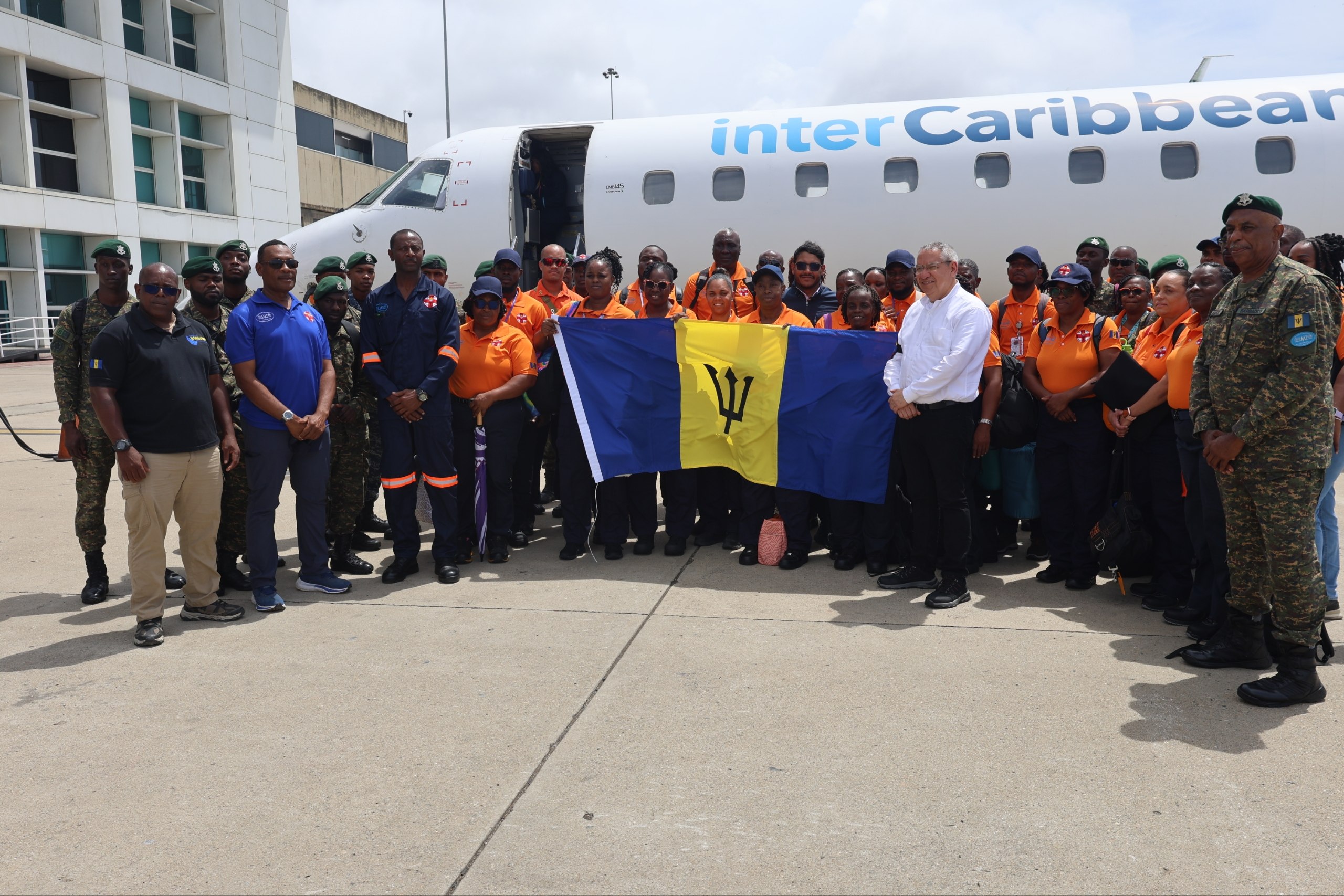 Llega personal de salud desde Barbados para atención en hospital de campaña