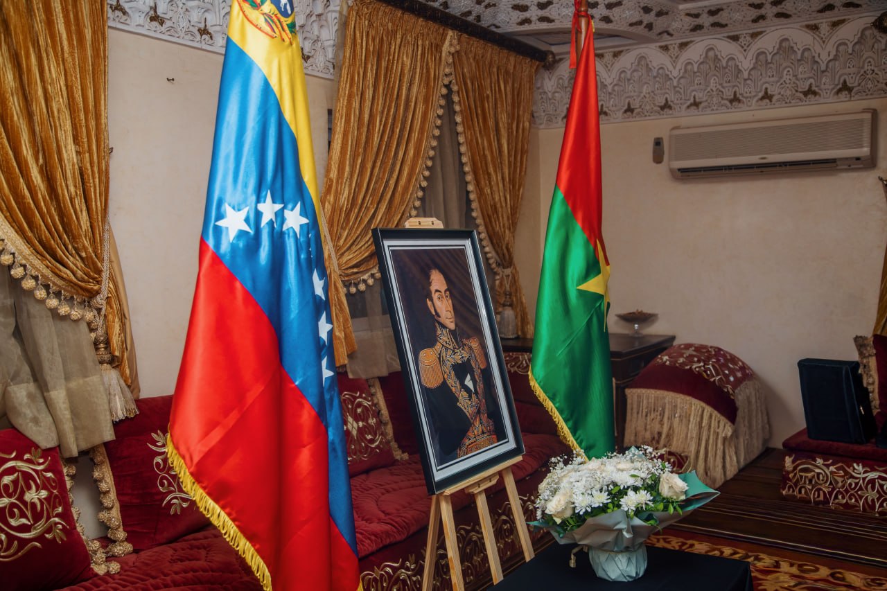 En Uagadugú se conmemora la Independencia de Venezuela y rinde homenaje a las víctimas de los recientes sismos