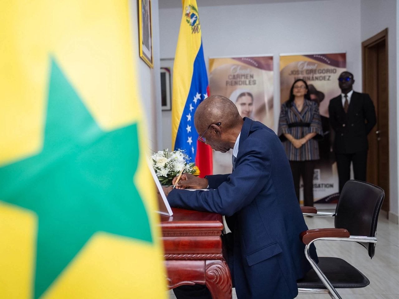 Canciller de Senegal transmitió condolencias a las víctimas de sismos en Embajada venezolana