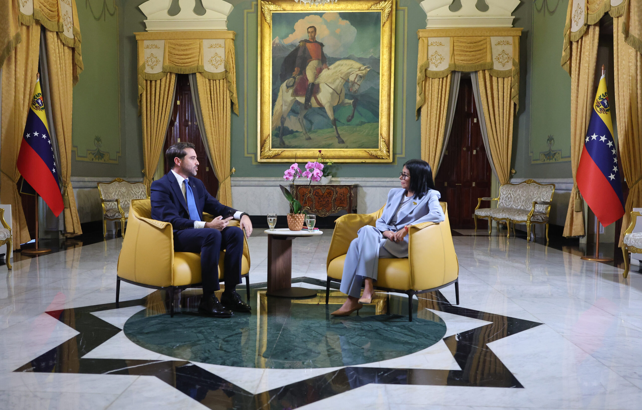 El retorno de Venezuela al sistema financiero internacional fortalecerá la economía nacional
