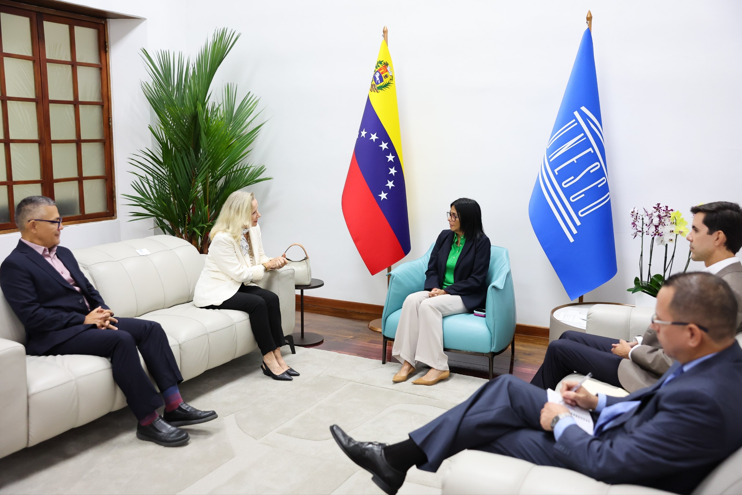 Presidenta Delcy Rodríguez se reúne en Caracas con la directora regional de la UNESCO, Anne Lemaistre