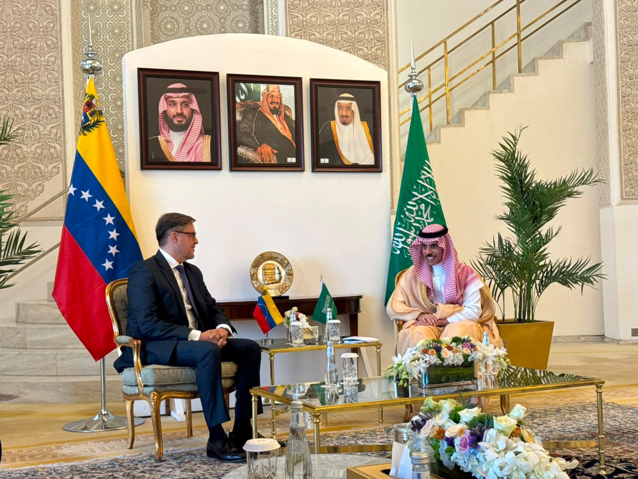 Cancilleres de Venezuela y Arabia Saudita fortalecen relaciones en Riad rumbo a II Comisión Mixta