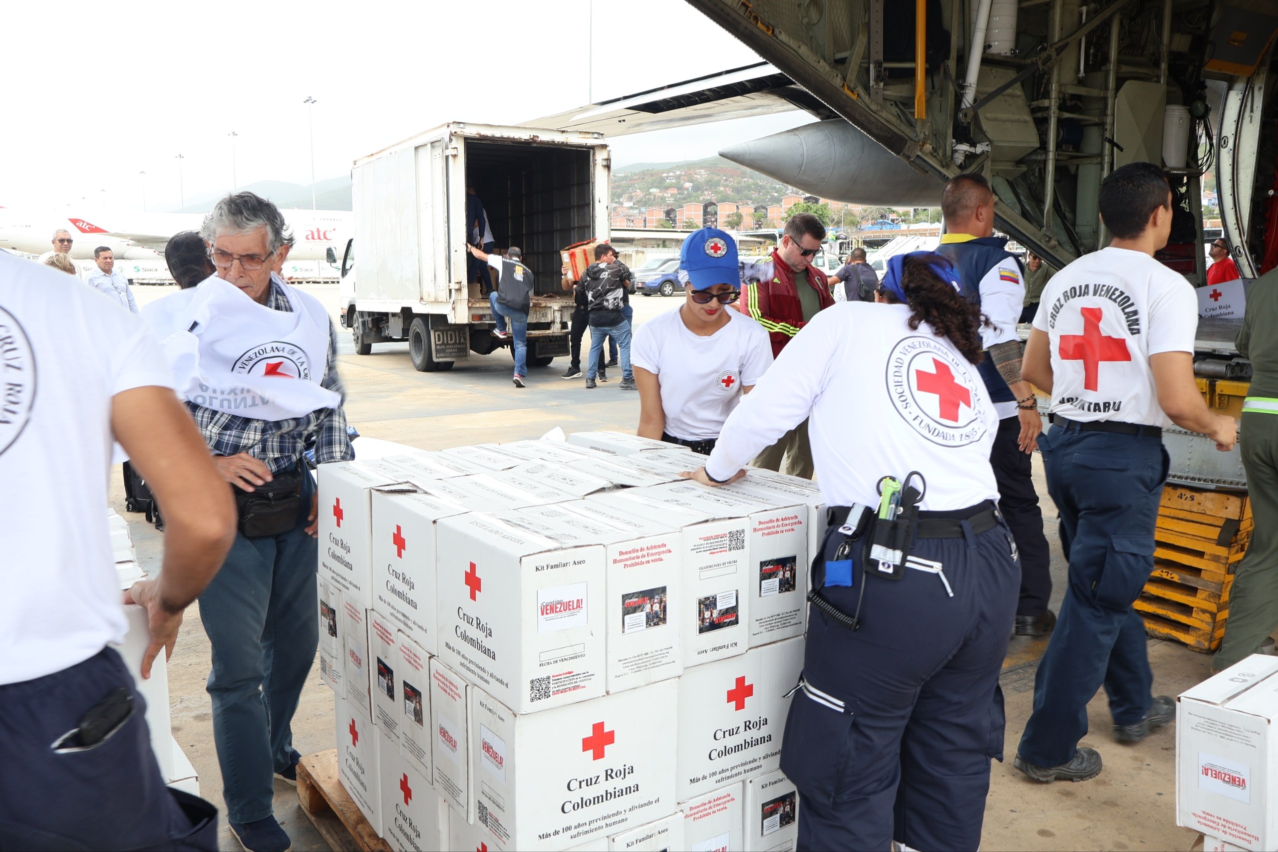 Forenses y personal de la Cruz Roja colombiana llegan a Venezuela