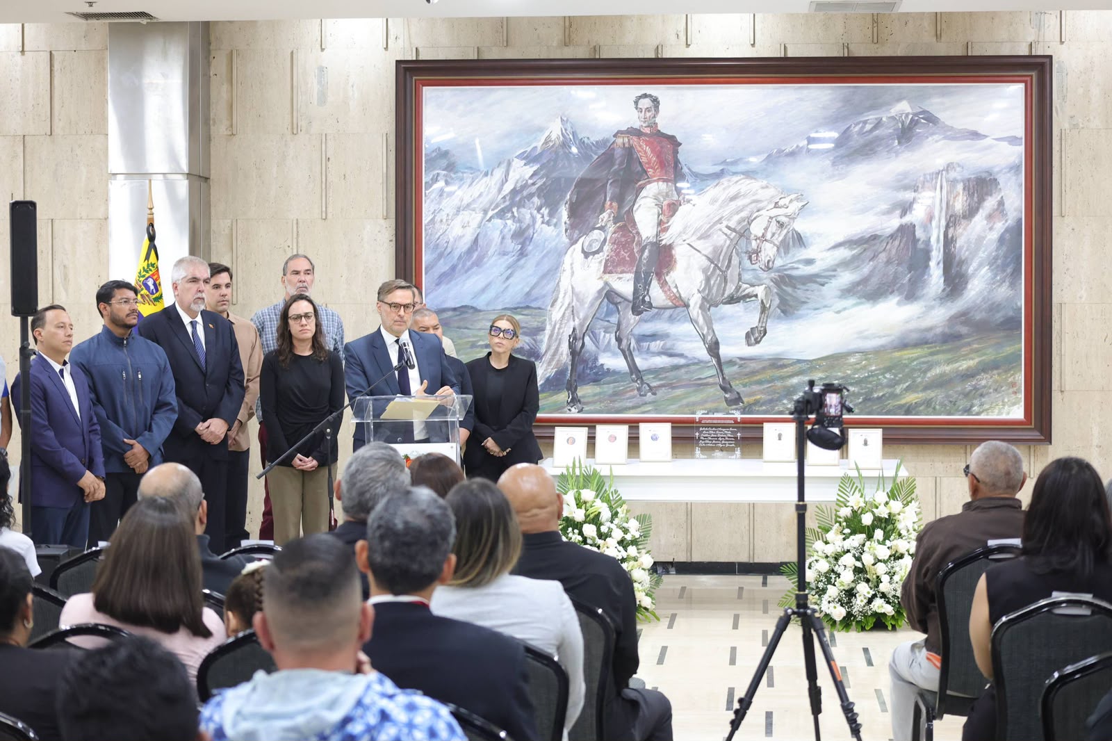 Canciller Plasencia rinde homenaje a trabajadores víctimas del doble terremoto