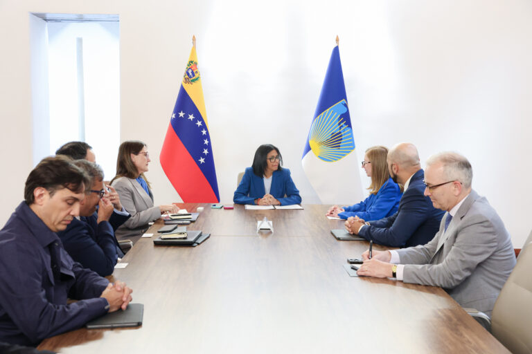 Presidenta Delcy Rodríguez sostiene encuentro con directivos del BID para acordar hoja de ruta multilateral