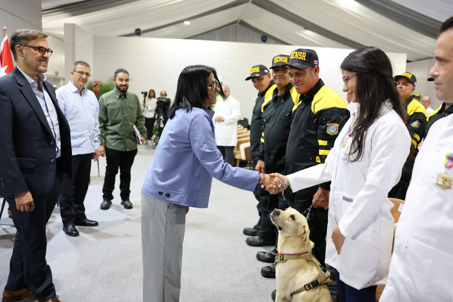 Gobierno Venezolano condecora a la Brigada de Salvamento y Rescate de la República de Cuba