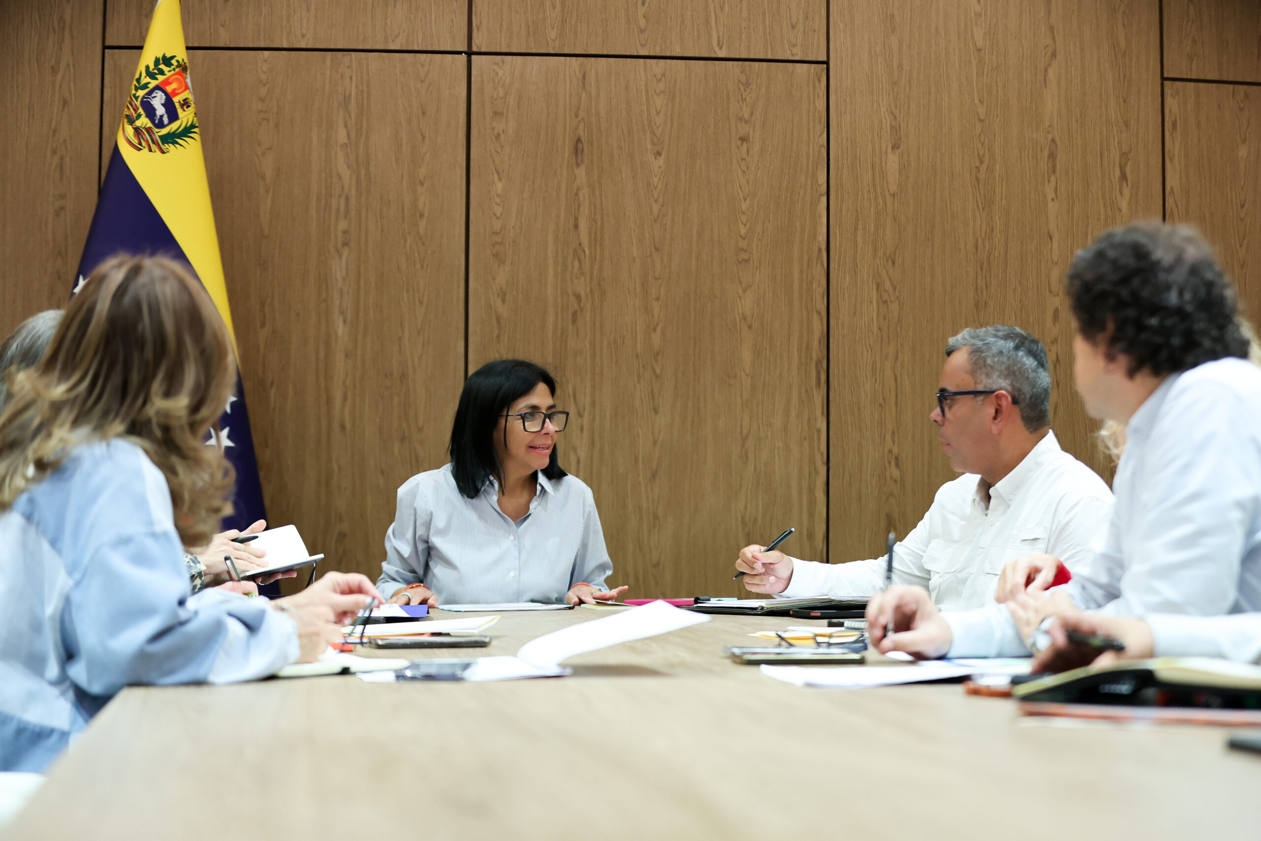 Presidenta Delcy Rodríguez revisa avances del Plan Venezuela Renace y entrega de viviendas