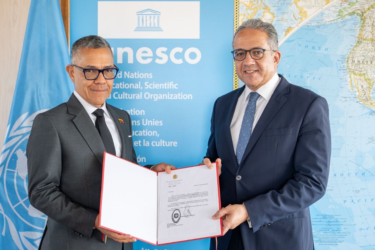 Embajador Ernesto Villegas presenta Cartas Credenciales ante la UNESCO