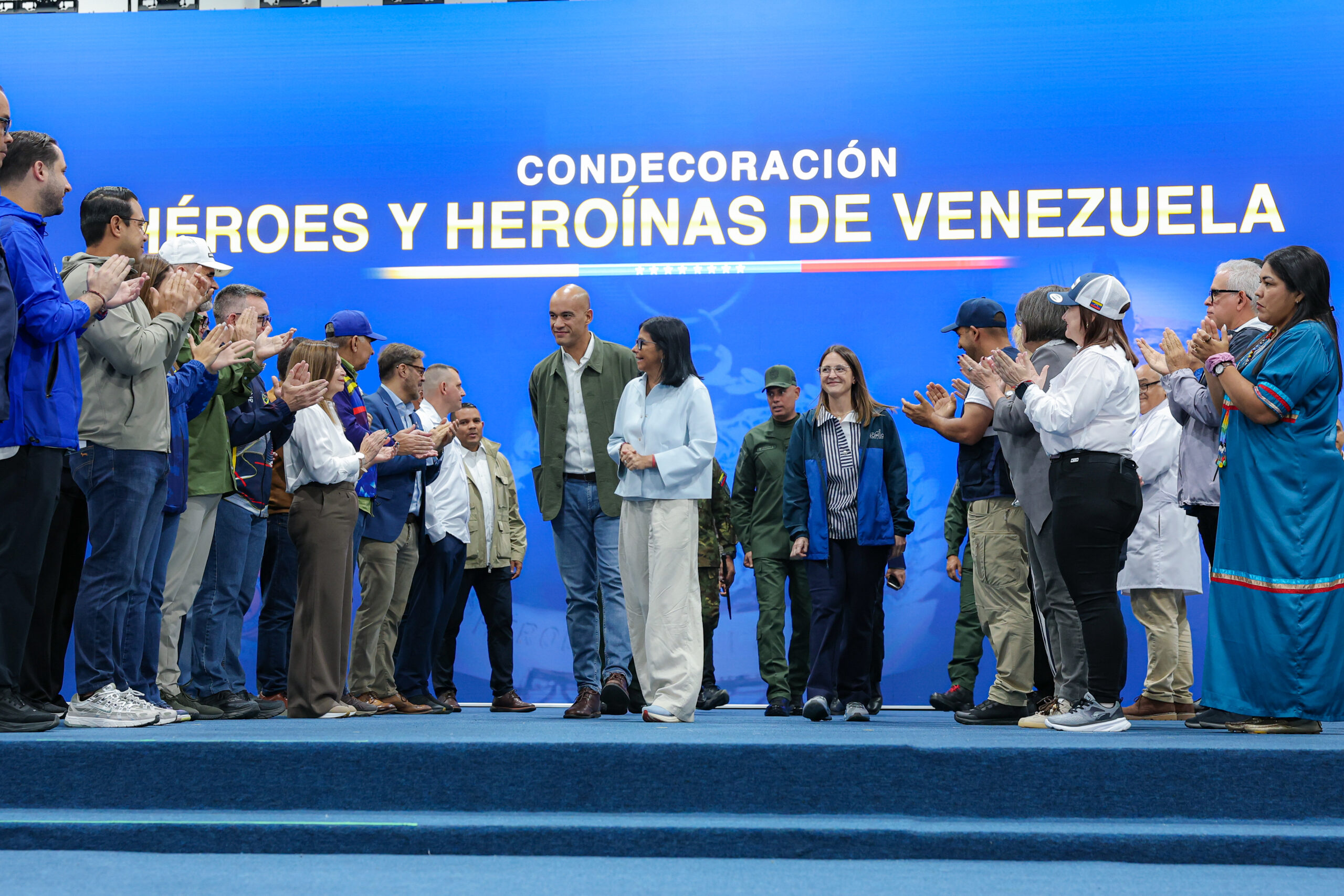 Presidenta Delcy Rodríguez otorgó medalla «Héroe de Venezuela» a servidores públicos que participaron en atención a víctimas de terremotos