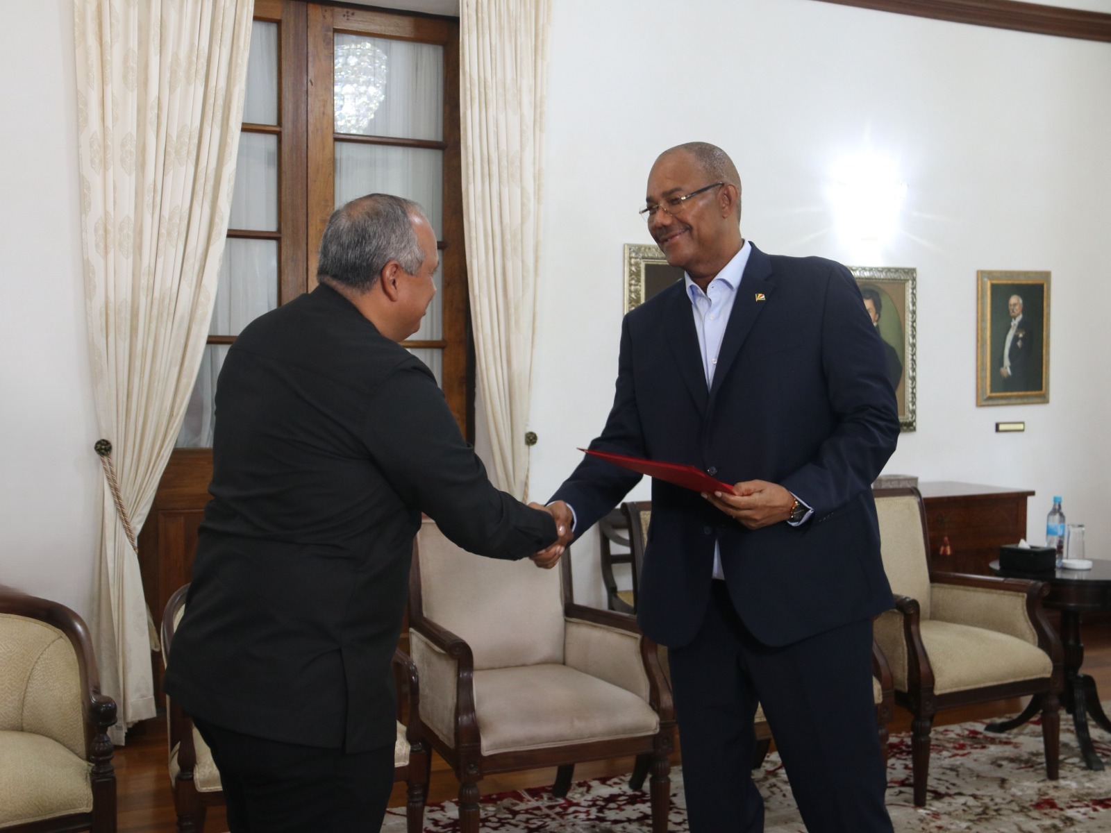 Venezuela y Seychelles reafirman lazos diplomáticos tras presentación de Cartas Credenciales del embajador Carlos Feo