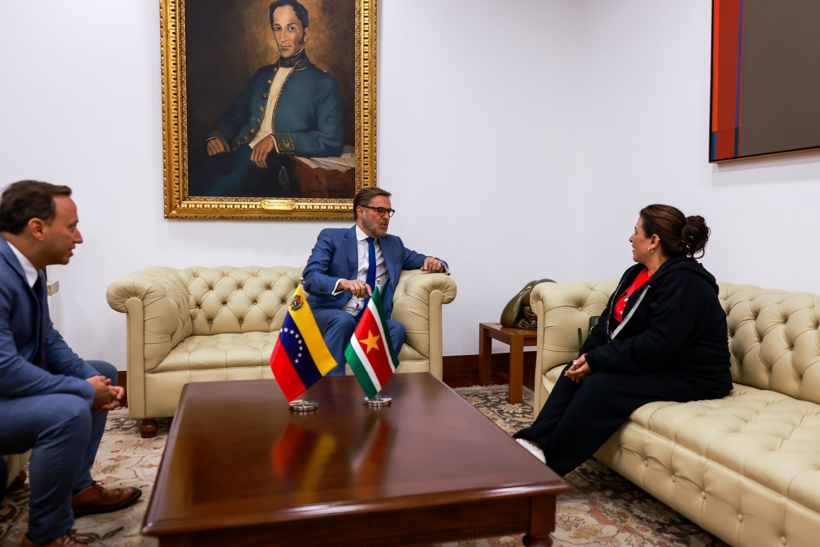 Suriname envía siete toneladas de ayuda humanitaria a Venezuela