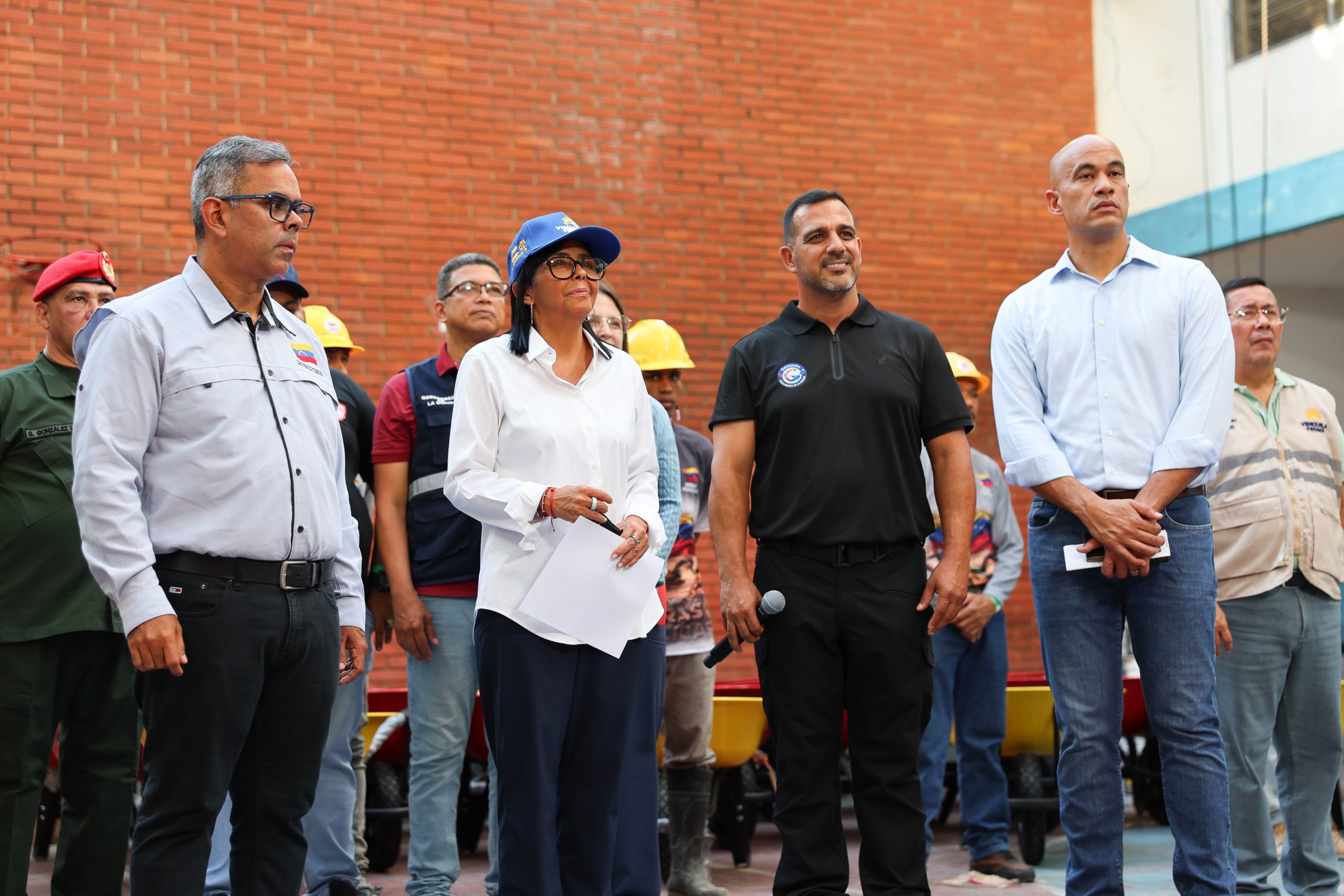 Venezuela despliega ayuda humanitaria y equipos de rescate en apoyo al pueblo colombiano