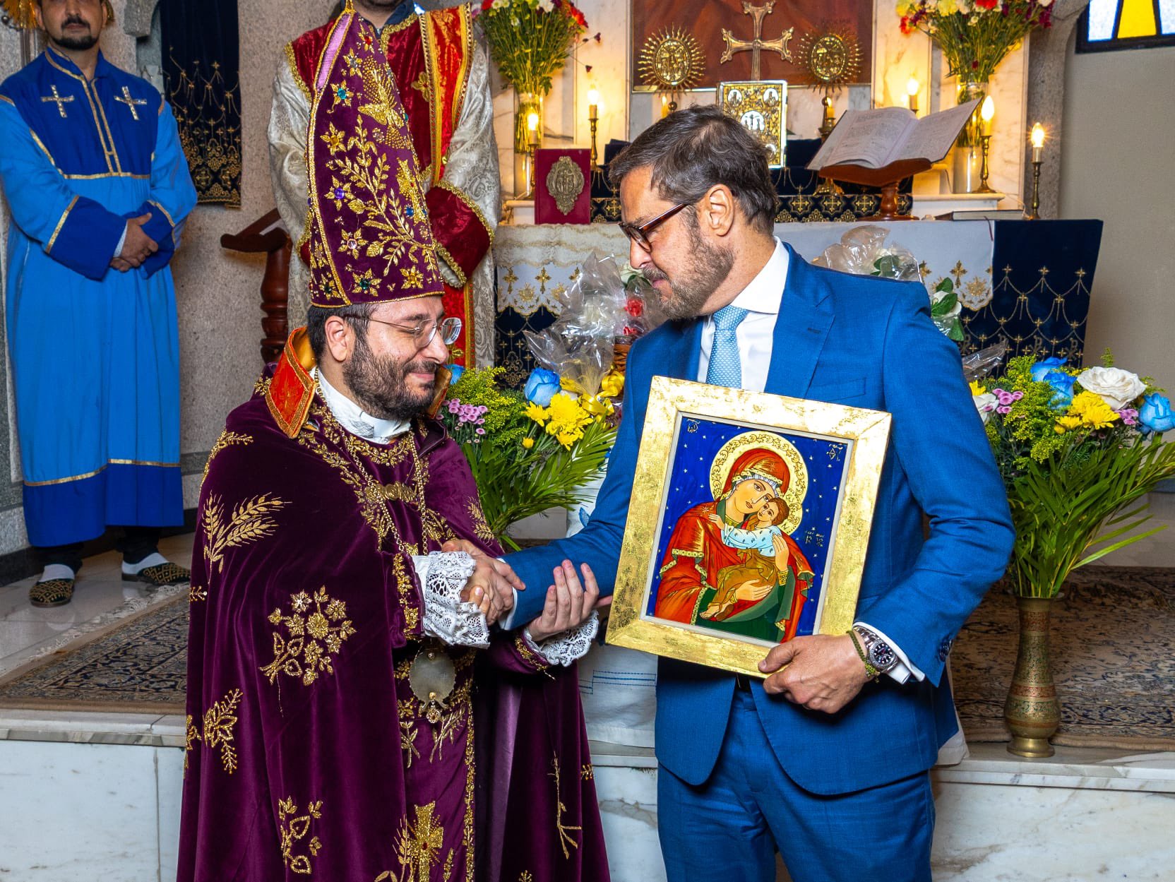Canciller Plasencia comparte con comunidades armenia y libanesa en el día de la Asunción de la Virgen María