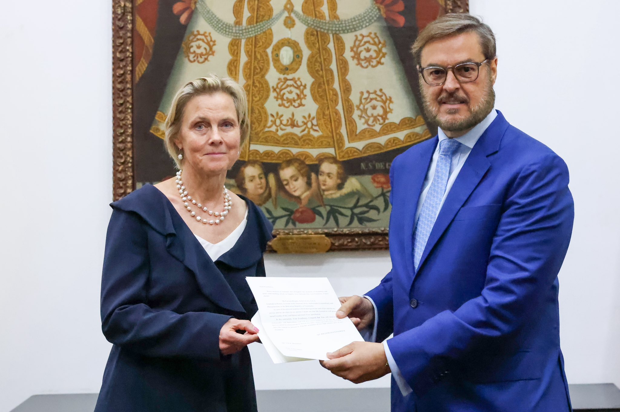 Canciller Plasencia recibe Copias de Estilo de embajadora designada de Países Bajos