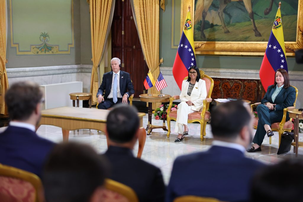 Presidenta Delcy Rodríguez lidera firma de acuerdos energéticos con delegación de EE.UU.