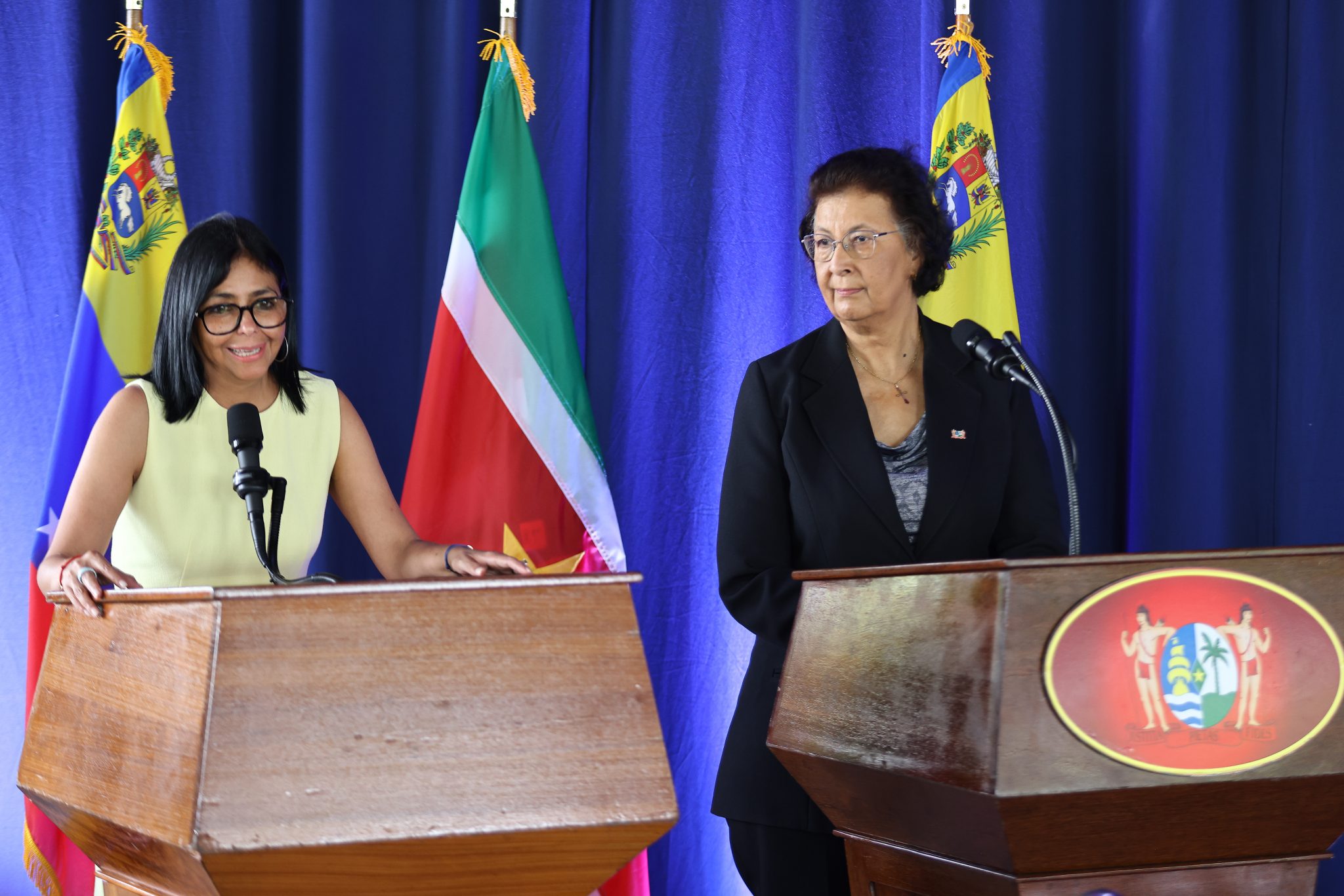Suscripción de acuerdos bilaterales fortalecerá conectividad, educación y desarrollo energético entre Surinam y Venezuela