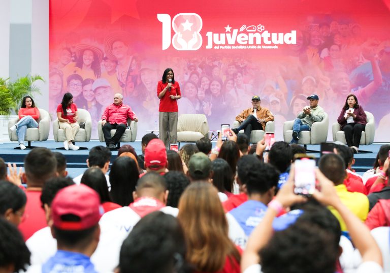 Jefa de Estado advierte sobre los riesgos de la IA y llama a la juventud a liderar el presente del país