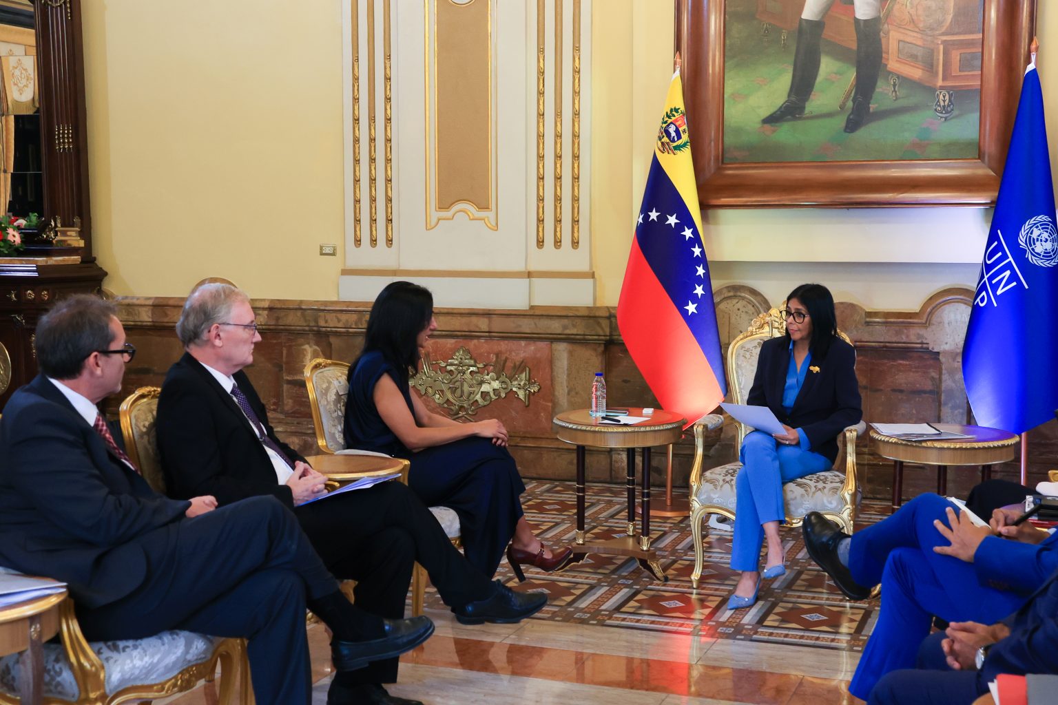 Presidenta Delcy Rodríguez recibe a la Directora Regional del PNUD, Michelle Muschett, en el Palacio de Miraflores