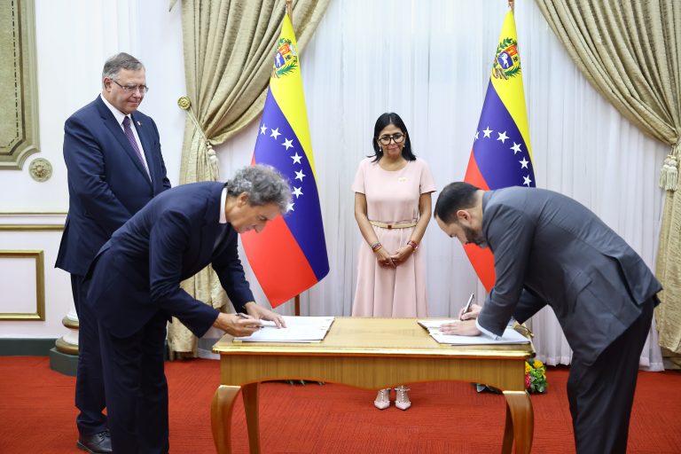 Presidenta Delcy Rodríguez lidera firma de memorando de entendimiento con la empresa TotalEnergies E&P New Ventures