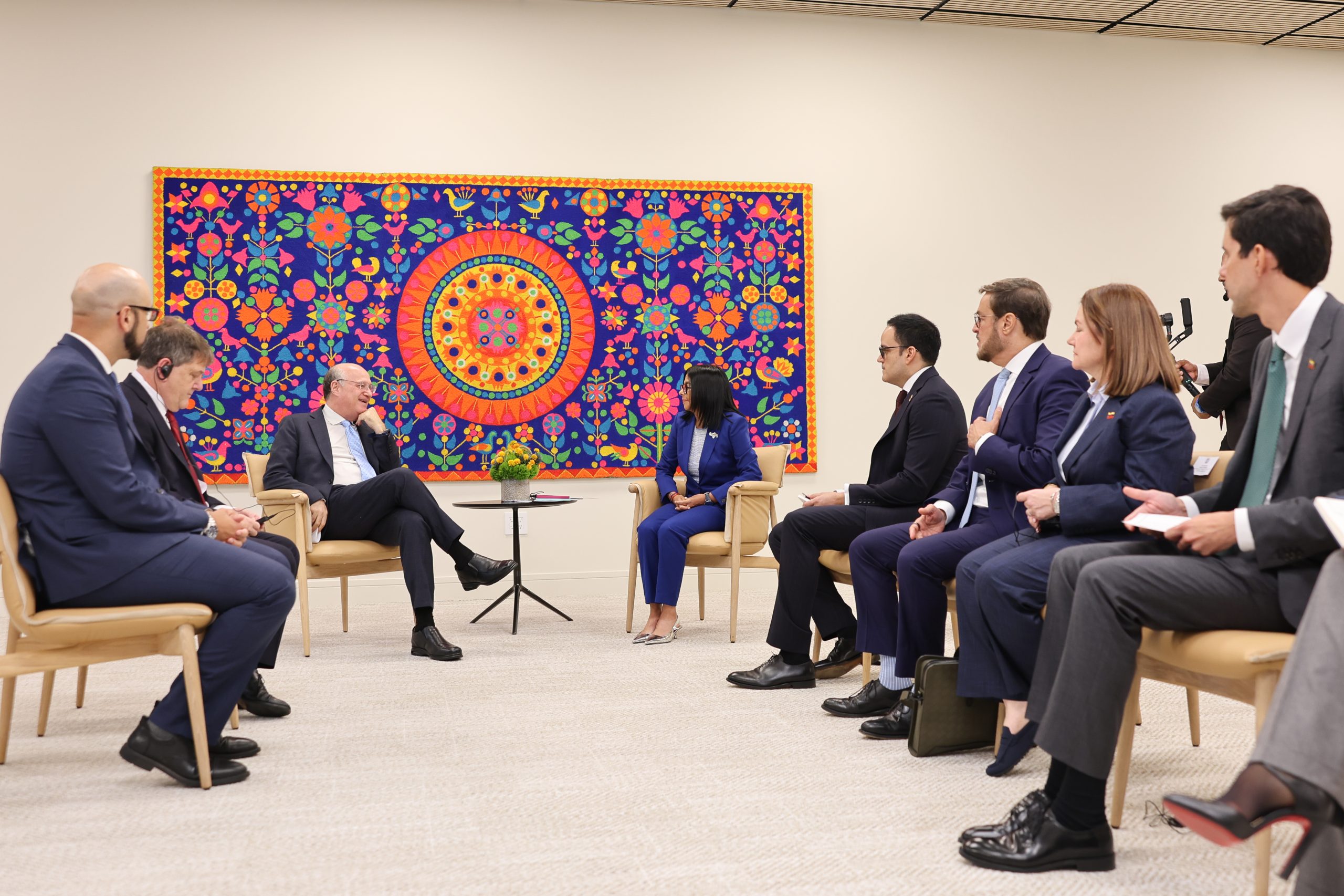 Presidenta Delcy Rodríguez se reúne en Nueva York con representantes del Banco Interamericano de Desarrollo