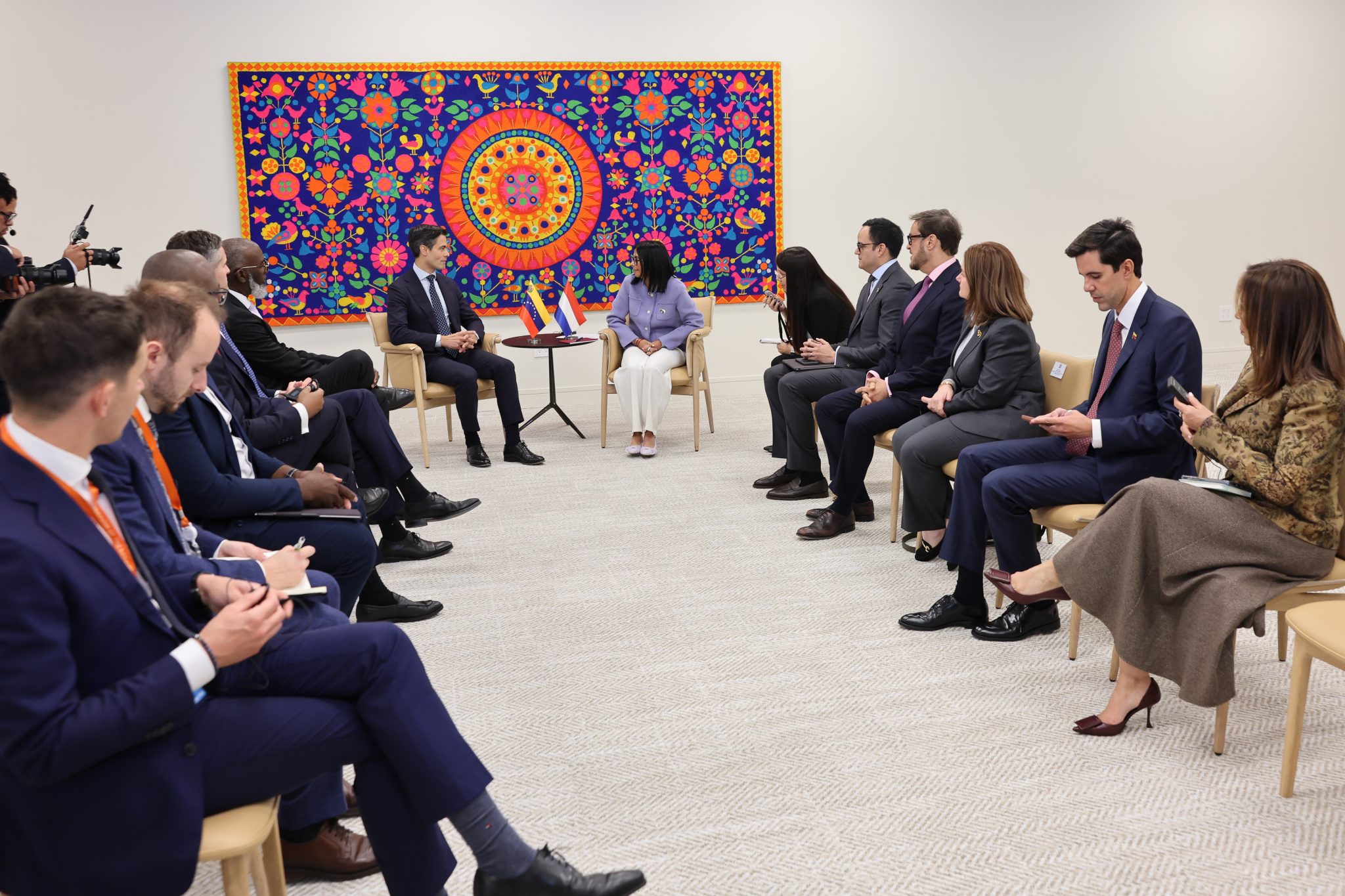Presidenta Delcy Rodríguez se reúne con primer ministro de Países Bajos, Rob Jetten