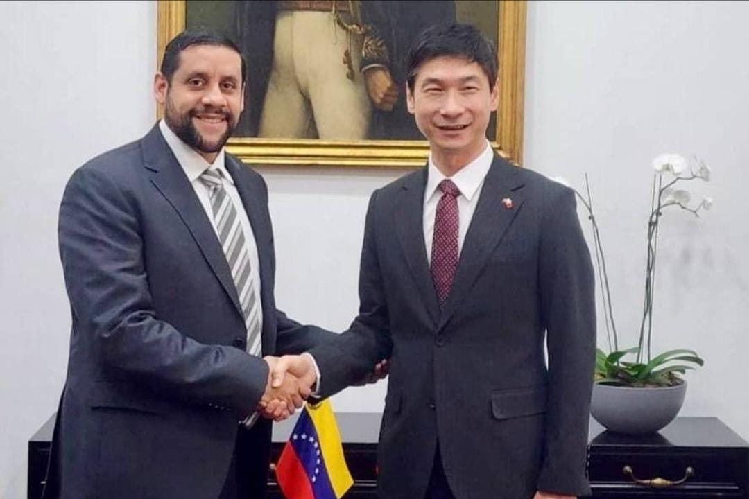 Viceministro Eduardo Ramírez se reúne con embajadores de China y Vietnam