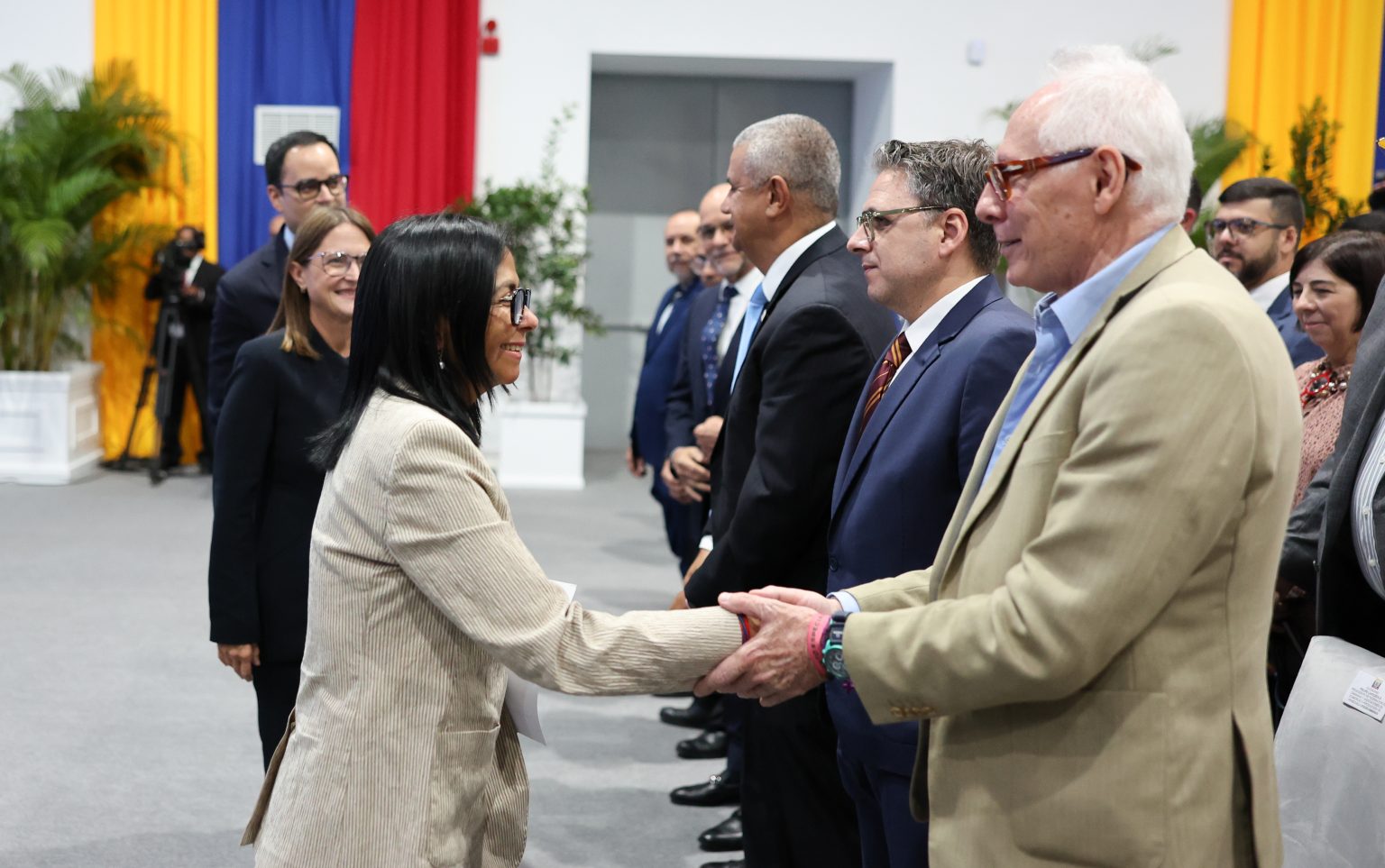 Venezuela busca concretar mecanismos de financiamiento para la actividad económica nacional