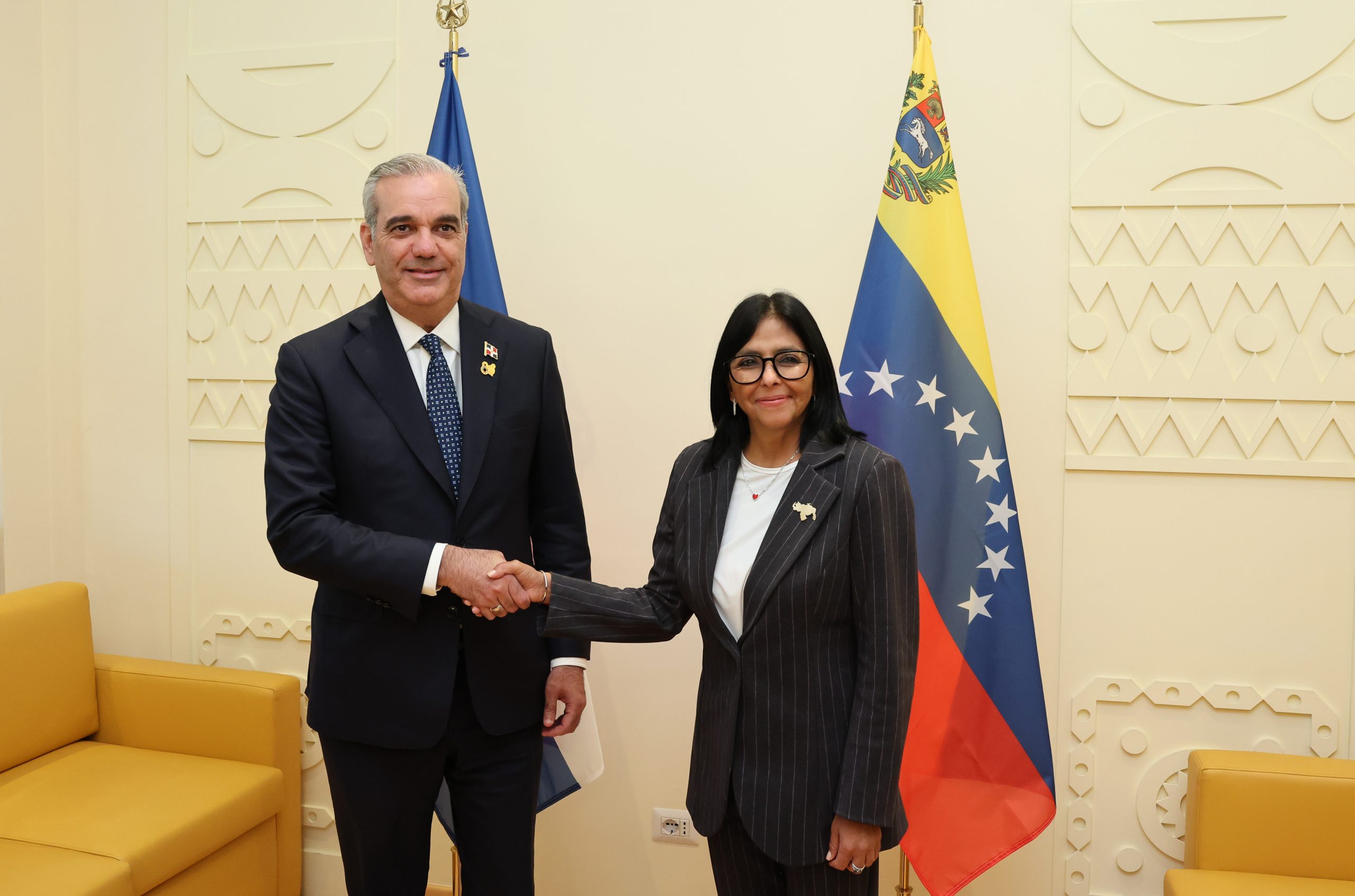 Presidenta Delcy Rodríguez sostiene encuentro con el mandatario dominicano Luis Abinader