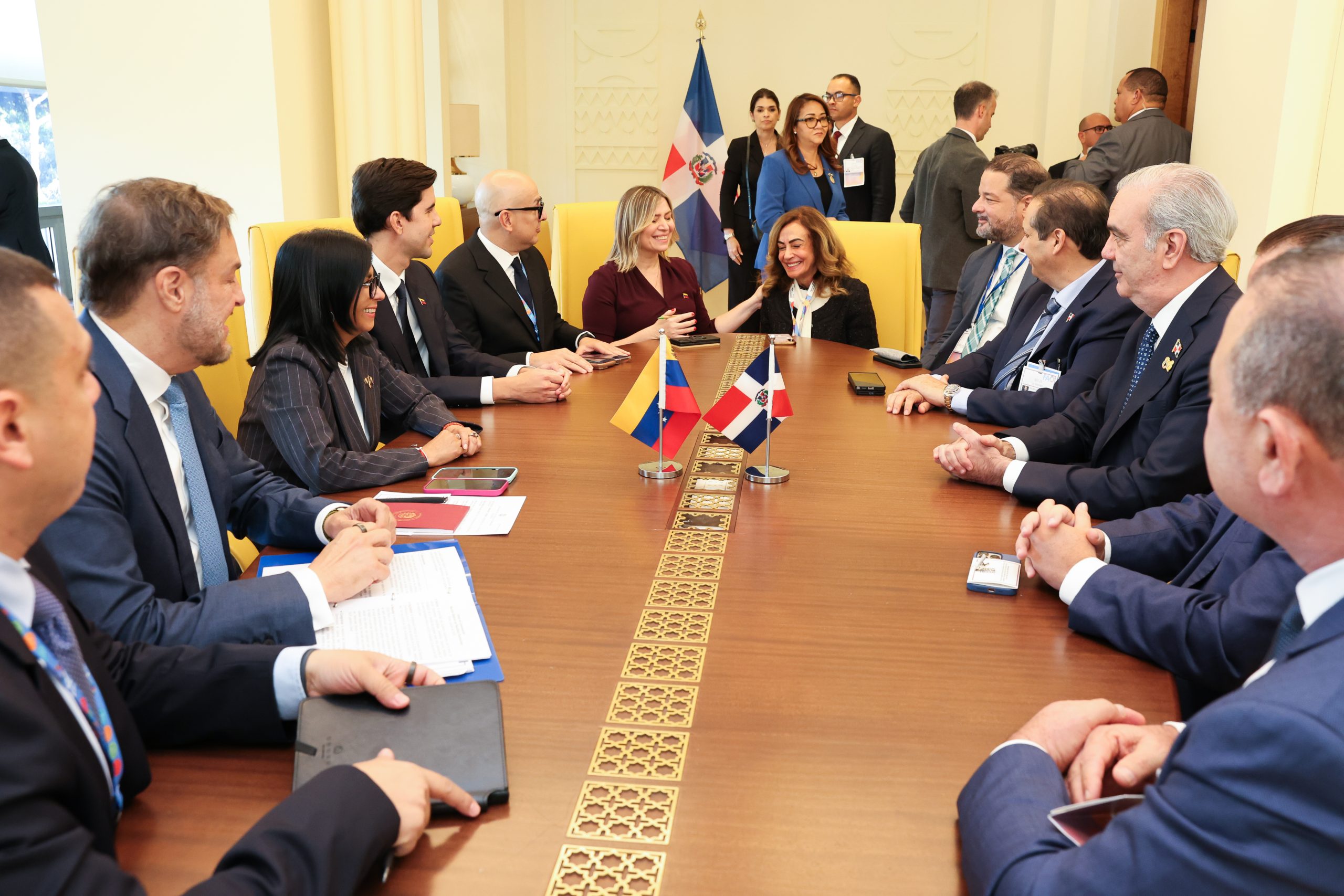 Venezuela y República Dominicana acuerdan cooperación energética y consular en el Foro de la FAO