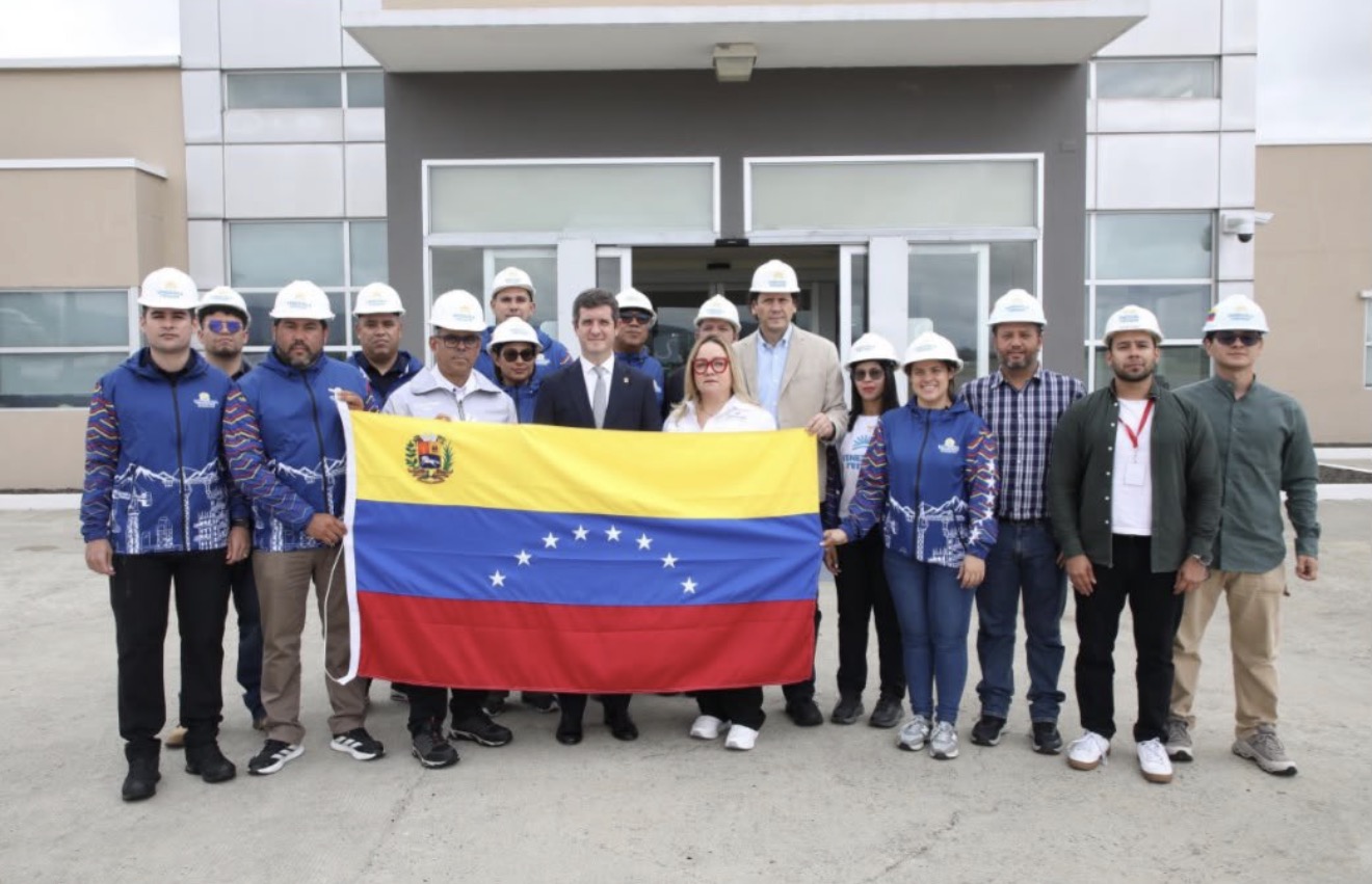 Arriba a Panamá delegación venezolana para apoyar tras el reciente terremoto
