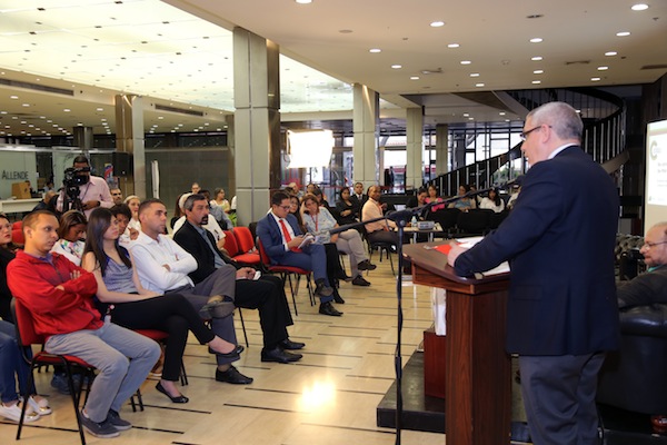 Trabajadores de Cancillería debaten sobre nuevo modelo económico del país en conservatorio sobre la Constituyente