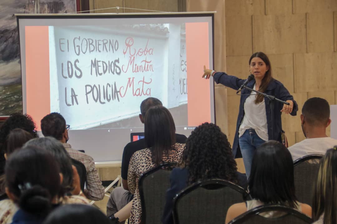 Presidenta de Telesur diserta en Cancillería sobre cómo opera la guerra mediática