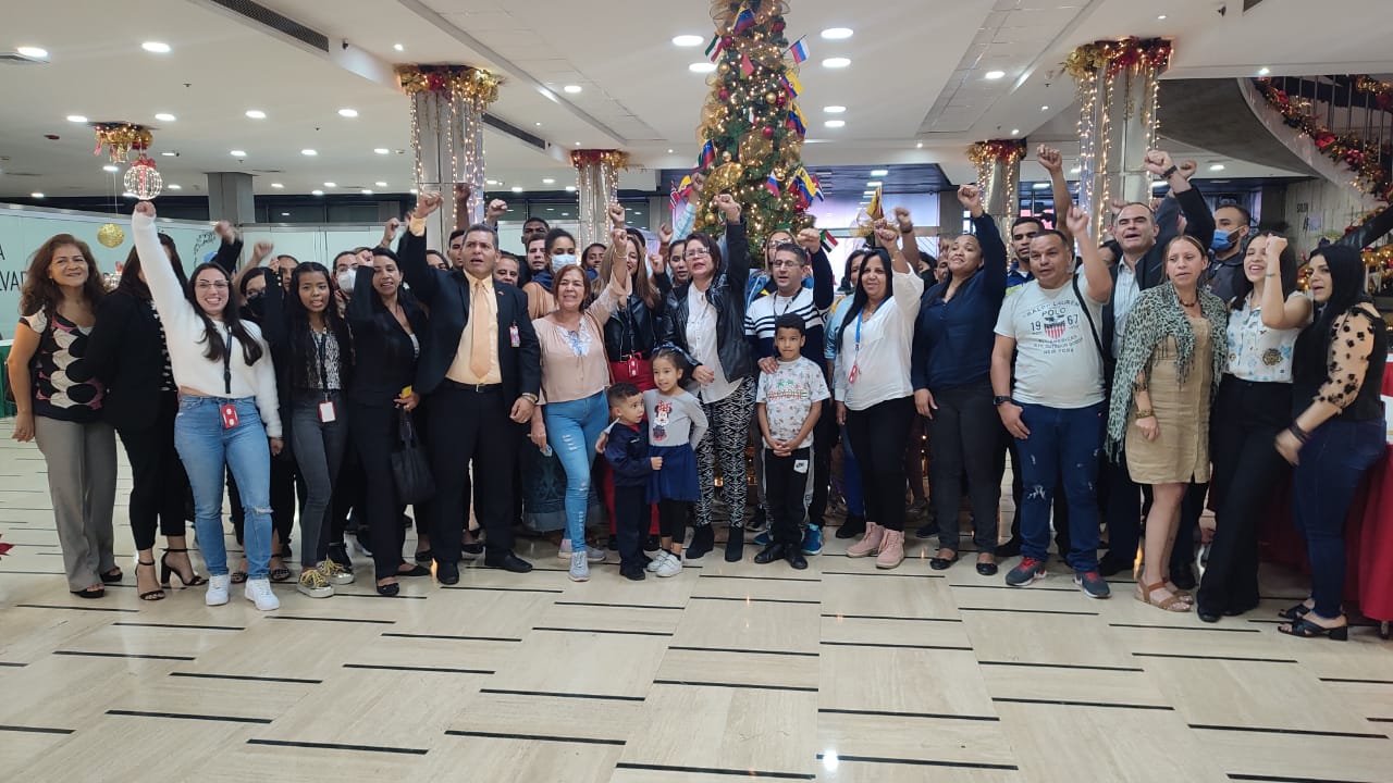 Trabajadores de Cancillería felicitan al presidente Maduro por su cumpleaños